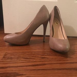 Beige high heeled pumps 9M Jessica Simpson
